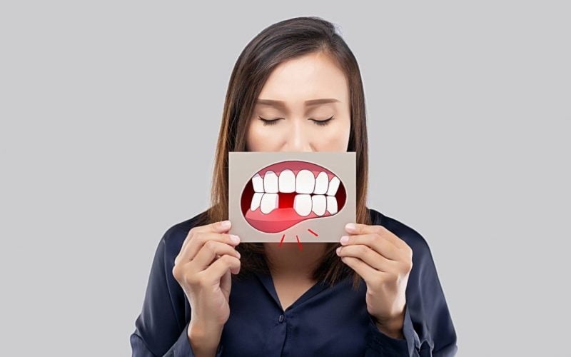 Tooth Broken Off At Gum Line No Pain: Reasons & Risks